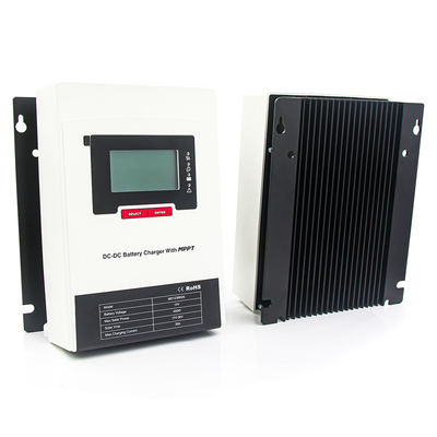 Bon prix 700W PV Entrée 50A DC DC Chargeur IP32 Protection 12V Chargeur de batterie de démarrage en ligne