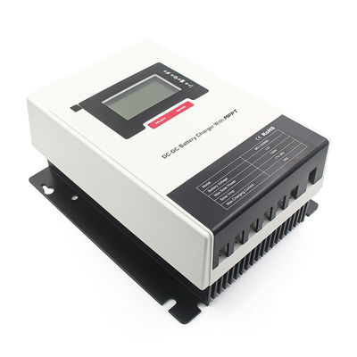 Bon prix Chargeur à courant continu intelligent 50A avec batterie de démarrage 12/24Vdc Voltage d'entrée photovoltaïque 700W en ligne