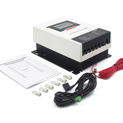 Bon prix 30A Protection IP32 Chargeur à courant continu léger MPPT Chargeur solaire pour batteries 12/24Vdc en ligne